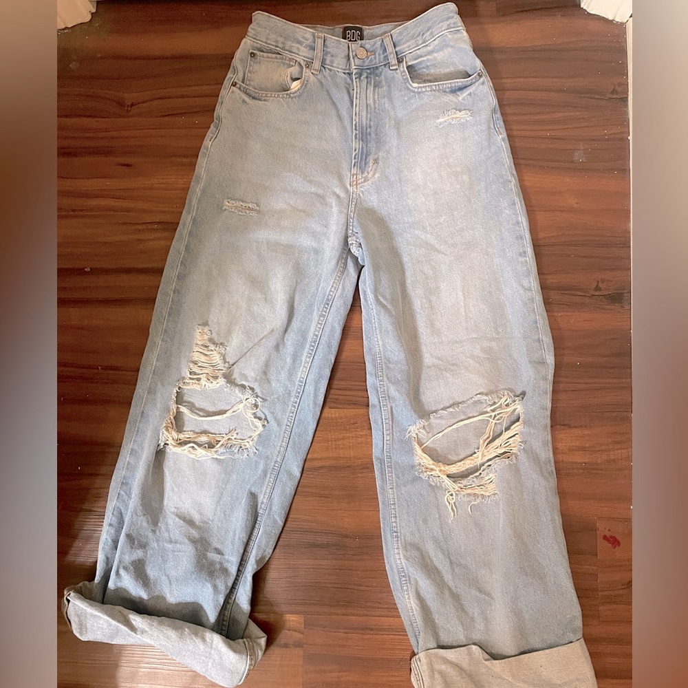 BDG SKATER BAGGY JEANS LIGHT BLUE FABRIC SIZE 27. High waisted.